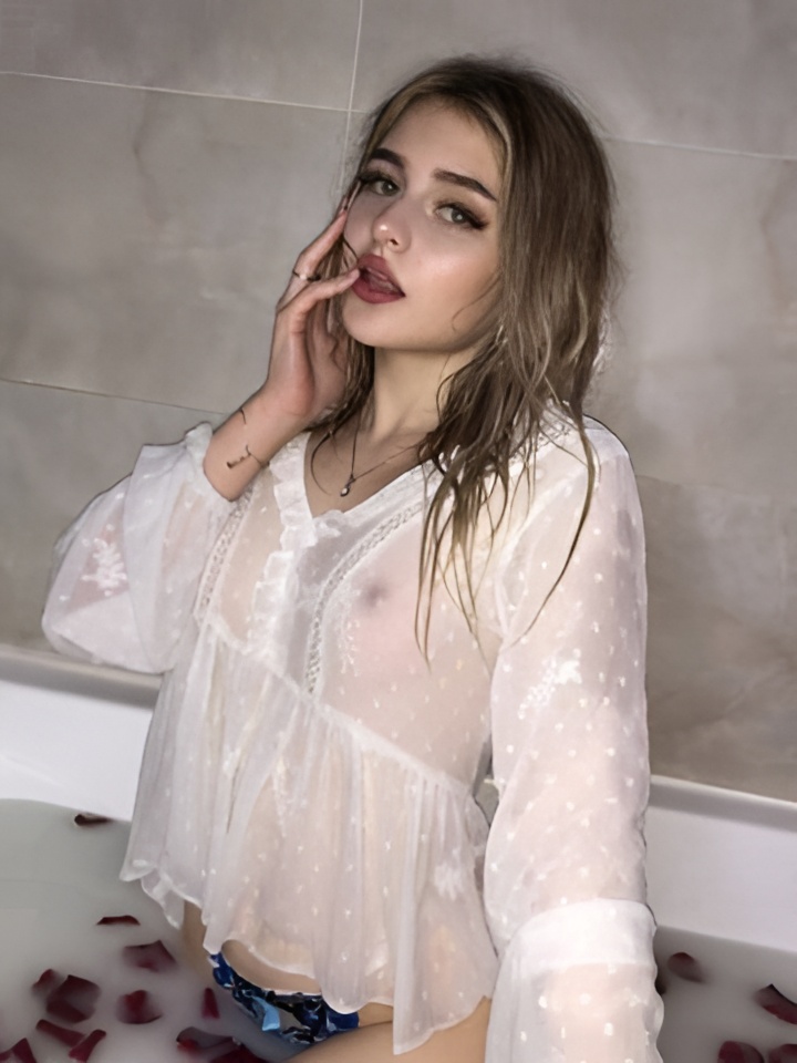 Рада привлекательная девушка из Воткинска цена от 2000 руб