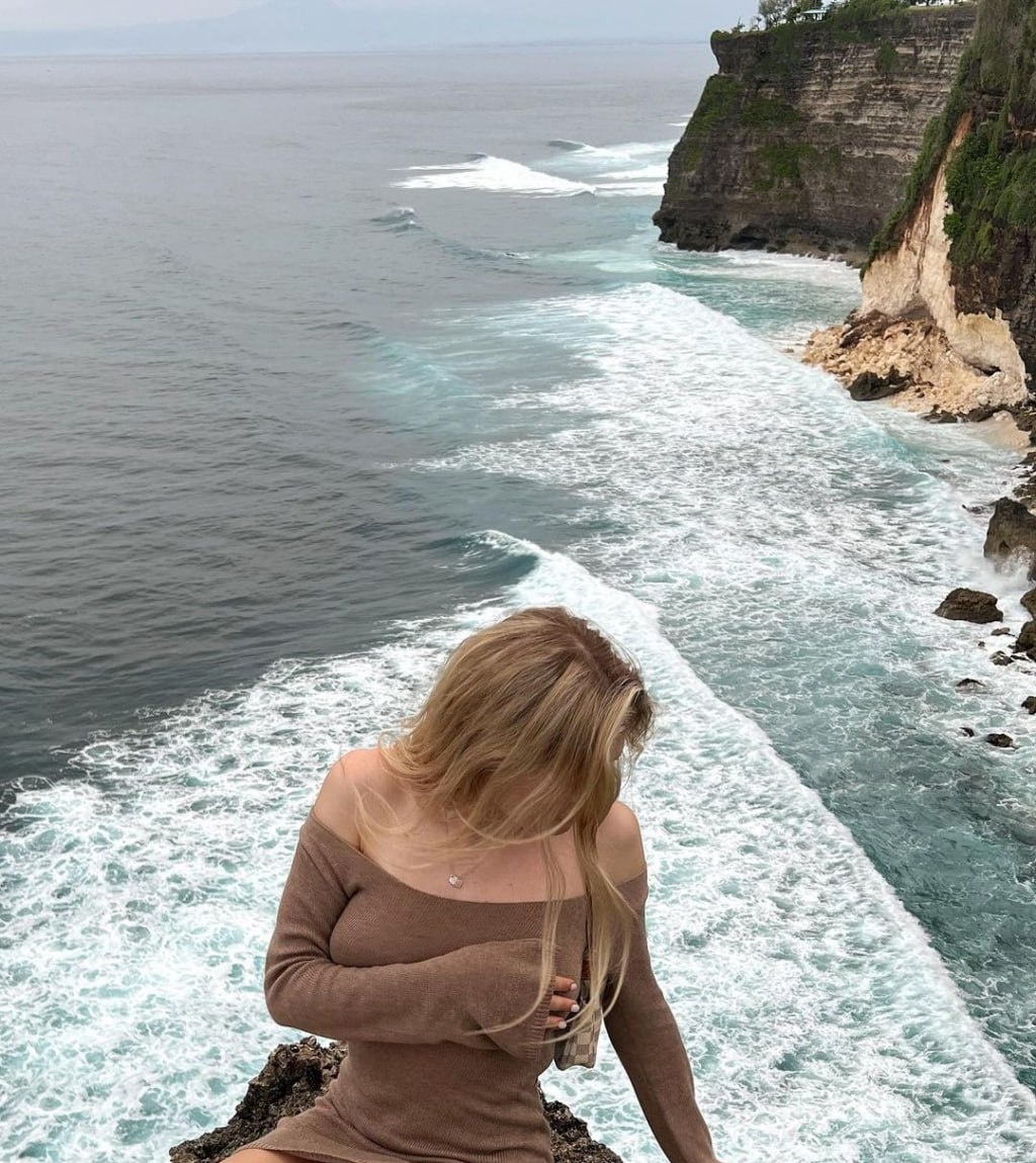 Ксения привлекательная девушка из Воткинска цена от 3000 руб